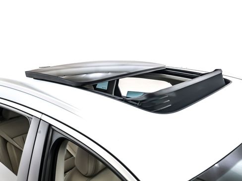 Used 2024 Audi Q8 e-tron Premium Plus w/ Premium Plus Package image 23