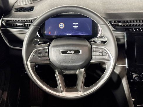 Used 2024 Jeep Grand Cherokee Altitude image 13