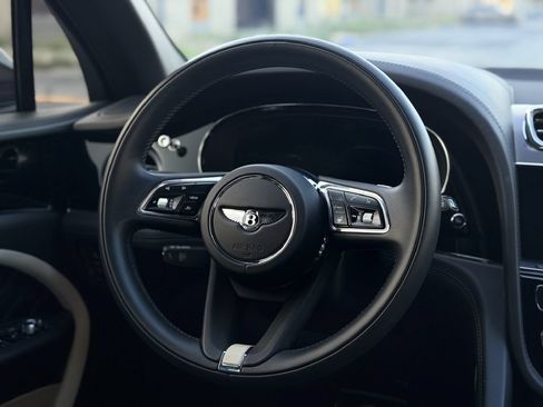 Used 2021 Bentley Bentayga Speed AWD/4WD image 32