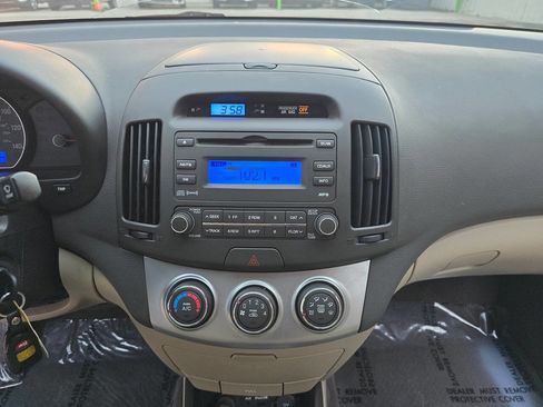 Used 2010 Hyundai Elantra GLS image 25