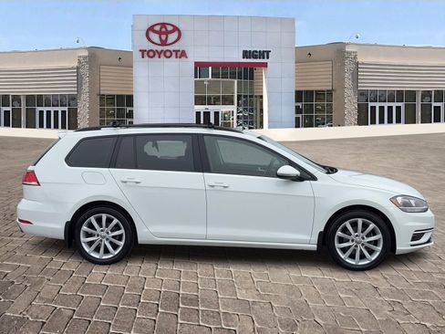 Used 2019 Volkswagen Golf S image 8