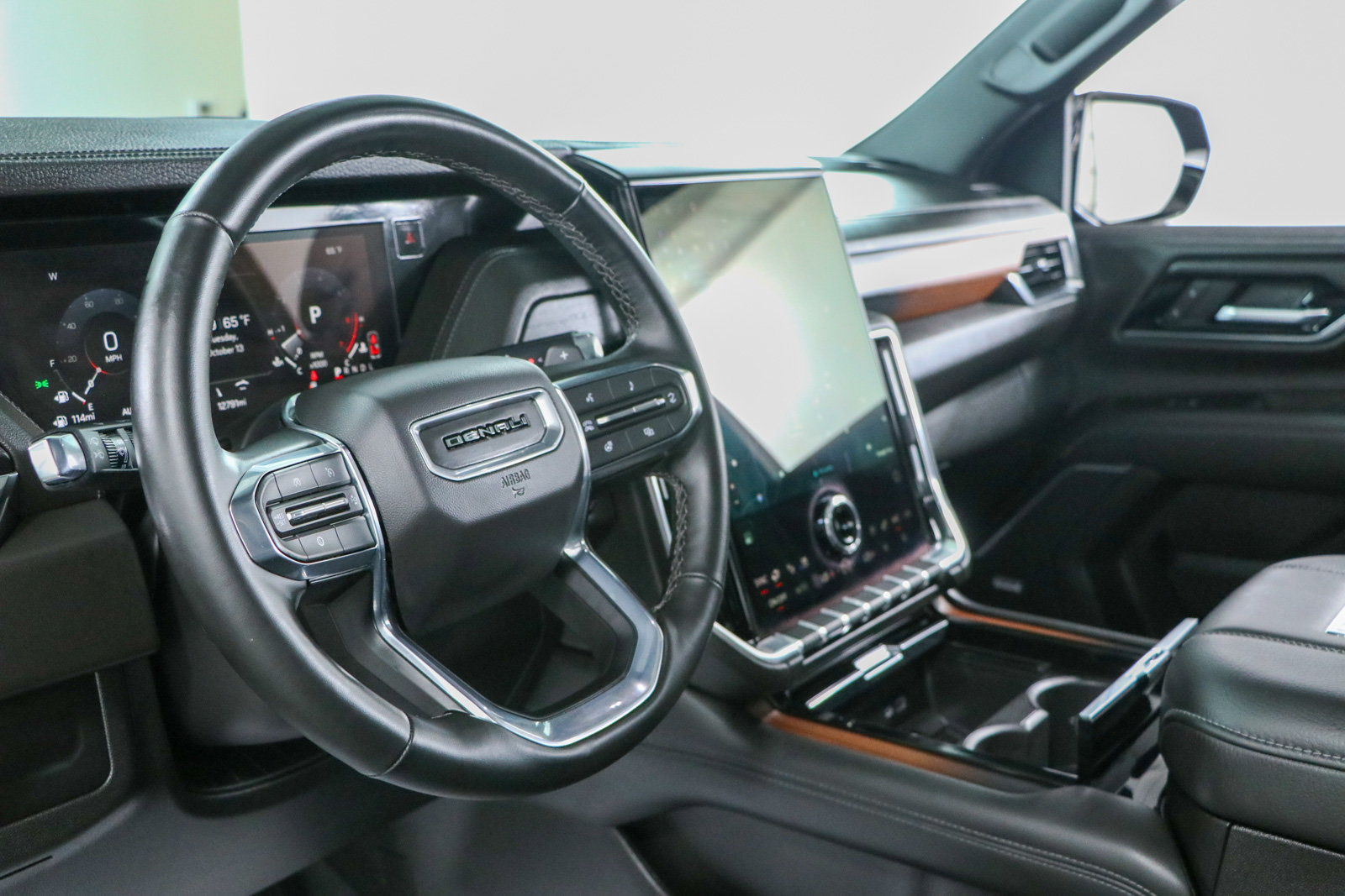 Used 2026 GMC Yukon Denali w/ Sun & Power Step Package AWD/4WD image 26
