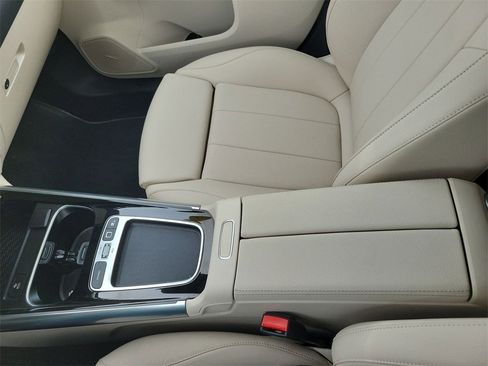 New 2025 Mercedes-Benz GLA 250 image 22