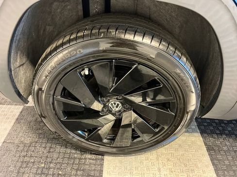 Used 2024 Volkswagen Atlas Cross Sport SE image 15