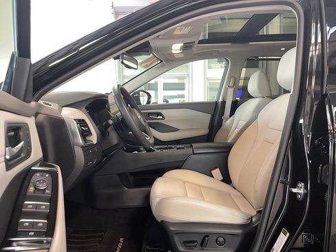 Used 2024 Nissan Rogue SL w/ SL Premium Package image 6