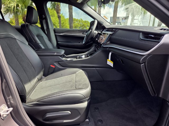 New 2026 Jeep Grand Cherokee Altitude RWD image 17