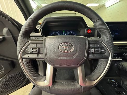 Used 2025 Toyota Tacoma TRD Off-Road image 30