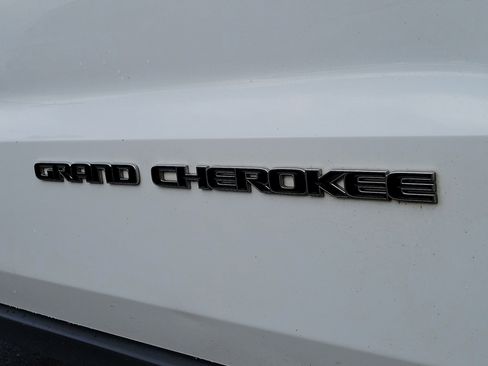 Used 2020 Jeep Grand Cherokee Limited image 6