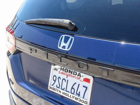 Certified 2025 Honda Pilot Sport image 8