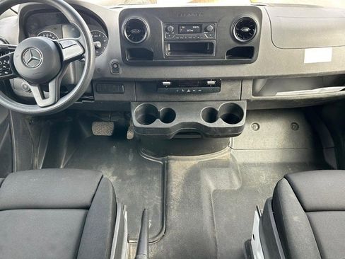 Used 2024 Mercedes-Benz Sprinter 2500 image 10