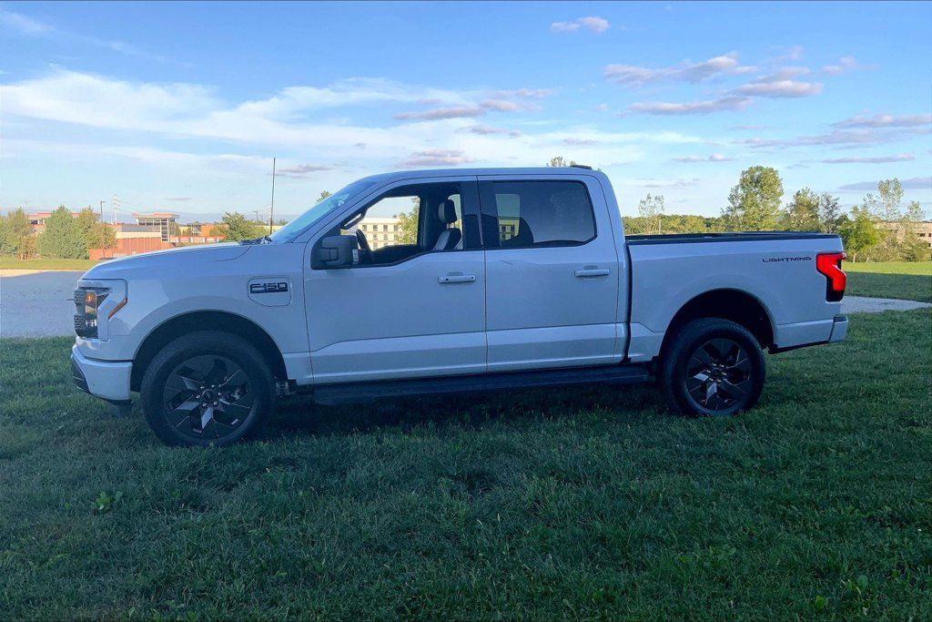Used 2025 Ford F150 Lightning Flash AWD/4WD image 12