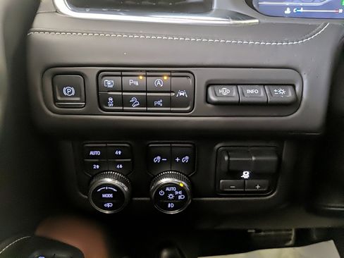 Used 2023 GMC Yukon Denali Ultimate image 30