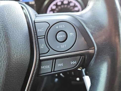 Used 2021 Toyota Camry SE image 9