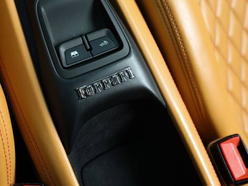 Used 2021 Ferrari F8 Tributo RWD image 31