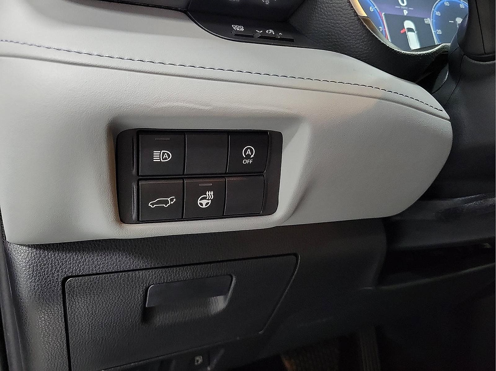 Used 2023 Toyota Highlander Limited FWD image 13