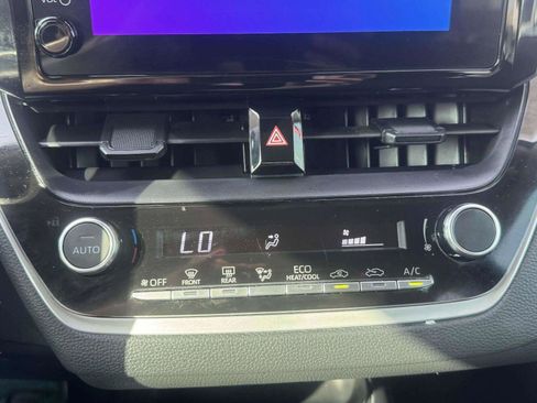 Used 2025 Toyota Corolla LE FWD image 32