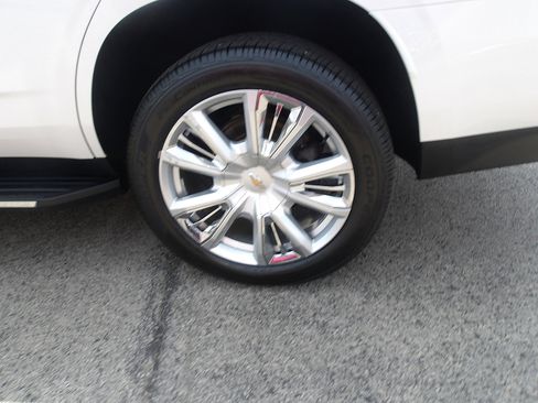 Used 2021 Chevrolet Tahoe Premier w/ Premium Package image 28