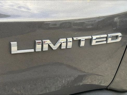 Used 2016 Jeep Renegade Limited image 10