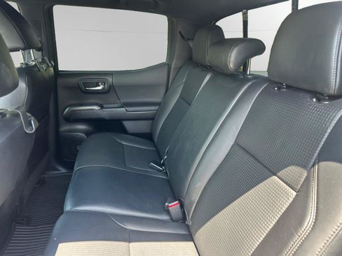 Used 2020 Toyota Tacoma TRD Sport w/ TRD Premium Sport Package AWD/4WD image 12