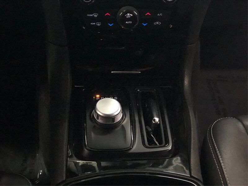 Used 2018 Chrysler 300 S RWD image 19