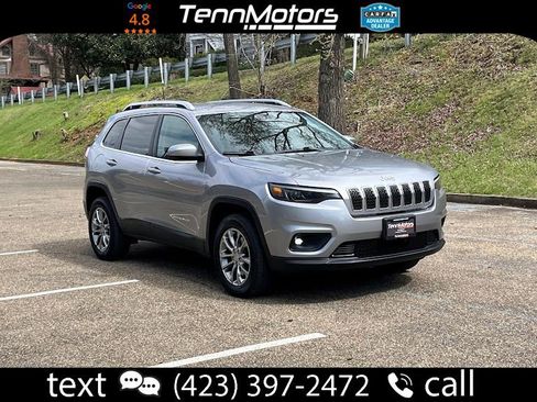 Used 2019 Jeep Cherokee Latitude Plus w/ Cold Weather Group AWD/4WD image 1