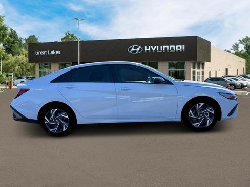New 2025 Hyundai Elantra Sport FWD image 9