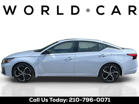 Used 2025 Nissan Altima 2.5 SR w/ SR Premium Package FWD image 4