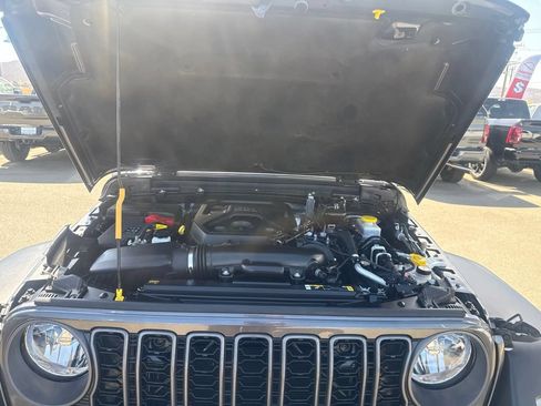 Used 2025 Jeep Wrangler Unlimited Sport AWD/4WD image 14