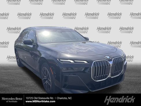Used 2025 BMW 740i xDrive w/ Premium Package image 1