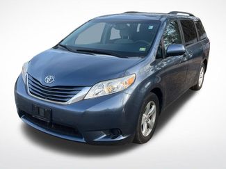 Used 2017 Toyota Sienna LE video 1