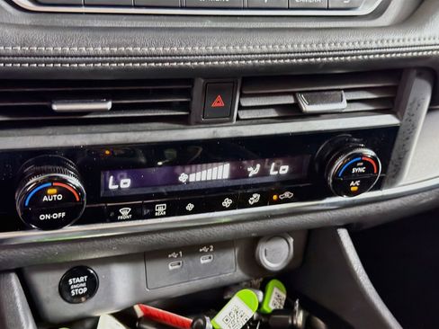 Used 2025 Nissan Rogue SV FWD image 23