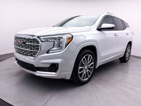 Used 2023 GMC Terrain Denali w/ Denali Premium Package image 12