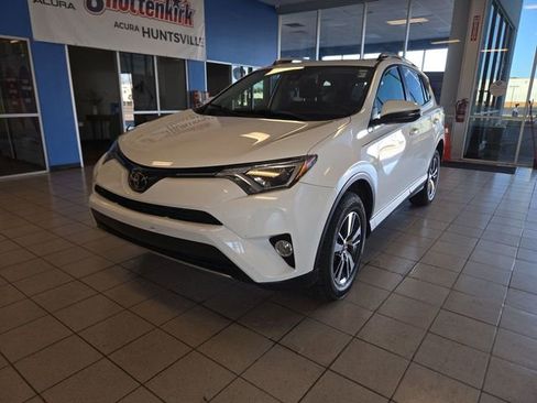 Used 2018 Toyota RAV4 XLE image 4