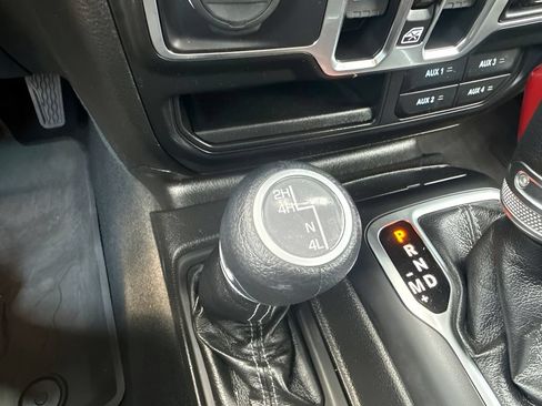 Used 2025 Jeep Wrangler Unlimited Sport AWD/4WD image 19