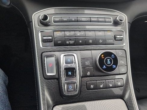 Certified 2021 Hyundai Santa Fe Limited image 18