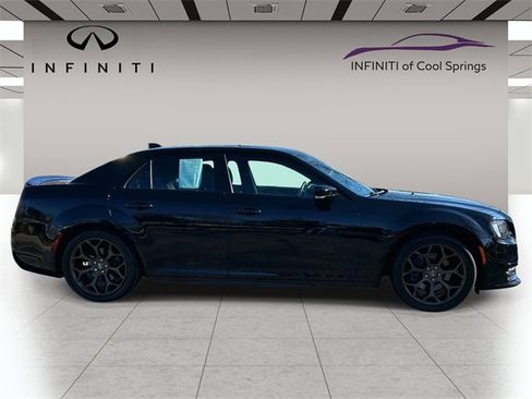 Used 2018 Chrysler 300 S w/ 300S Premium Group image 8