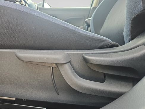 Used 2025 Nissan Versa SV FWD image 17