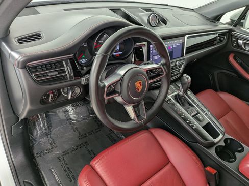 Certified 2021 Porsche Macan AWD/4WD image 4