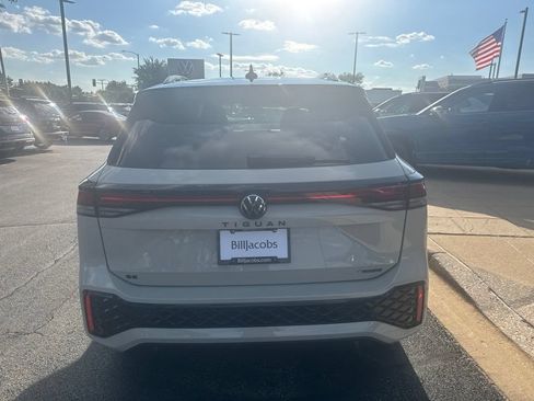 Used 2026 Volkswagen Tiguan SE R-Line AWD/4WD image 5