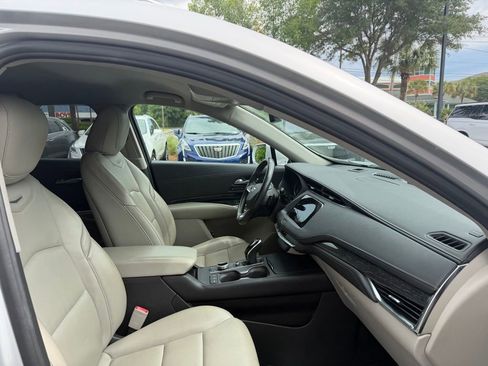 Used 2021 Cadillac XT4 Premium Luxury FWD image 12
