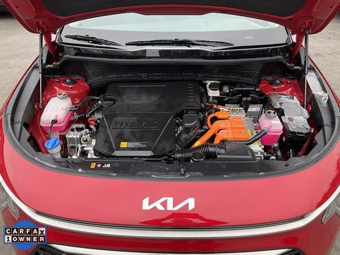 Used 2024 Kia Niro EX Touring image 10