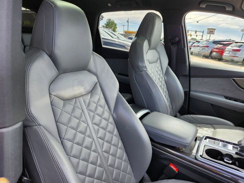Certified 2022 Audi SQ7 Premium Plus w/ SQ7 Executive Package image 18