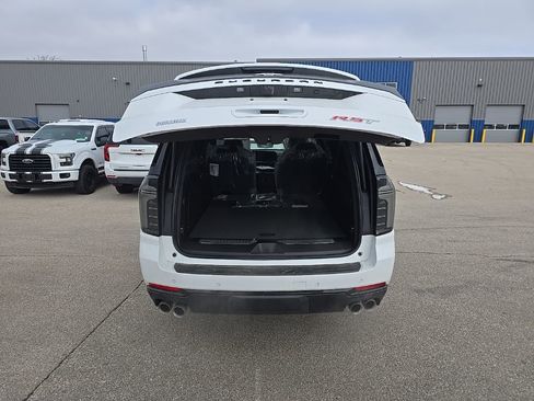 Used 2026 Chevrolet Suburban RST w/ Comfort Package image 5