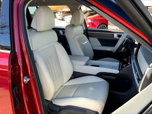 Used 2025 Hyundai Santa Fe SEL image 8