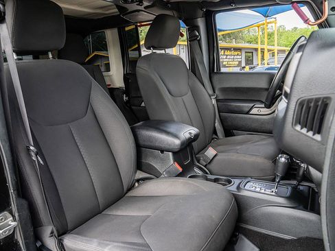 Used 2018 Jeep Wrangler Unlimited Sport S AWD/4WD image 21