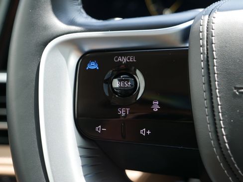 Certified 2025 INFINITI QX80 Sensory image 31