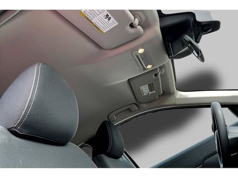 Used 2025 Nissan Kicks SV image 17