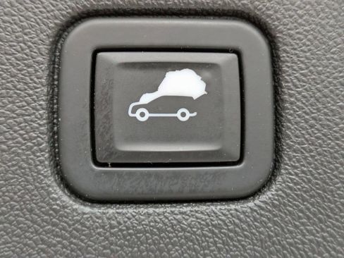 Used 2020 Chevrolet Equinox Premier image 14