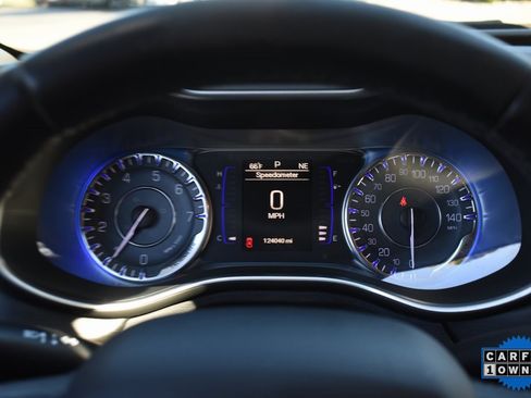 Used 2015 Chrysler 200 Limited w/ Convenience Group image 31