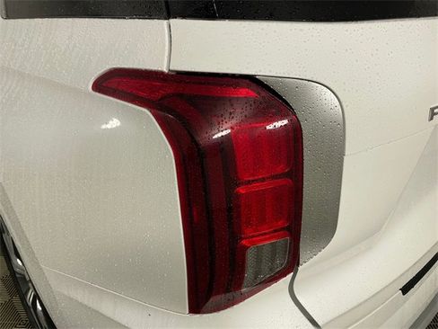 Certified 2022 Hyundai Palisade Limited w/ Winter Package image 21